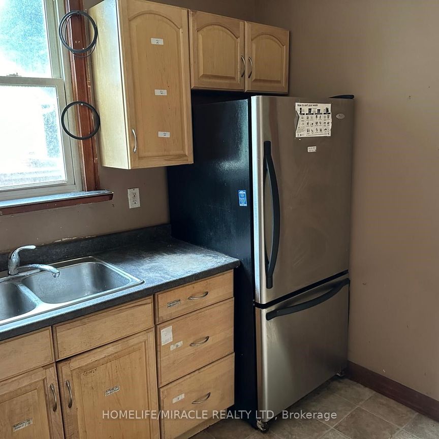 For Lease - 15 Beverley Street, Waterloo, Ontario - Photo 1