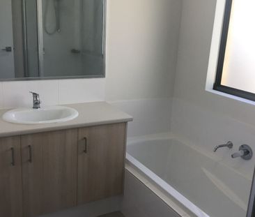 Ellenbrook - Photo 3