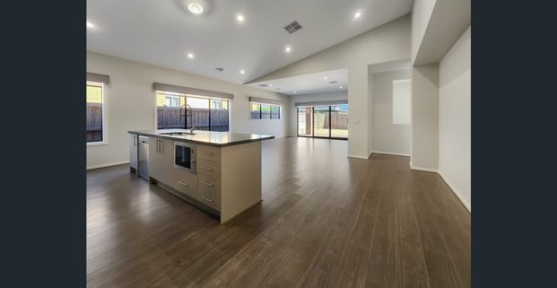 Stunning Four-Bedroom Home in Jubilee Estate - Photo 1