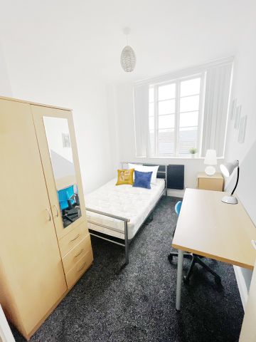 Room in a Shared House, Far Gosford Street, CV1 - Photo 3