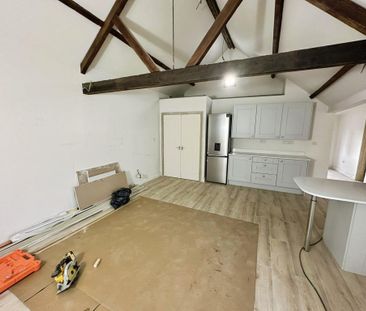 2 bedroom barn conversion to rent - Photo 1