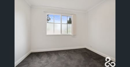 Spacious house in prized location - Photo 3