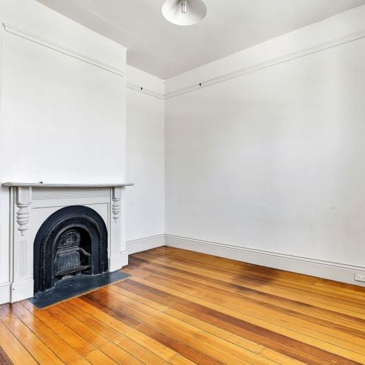 It's easy, Living Here - Photo 1