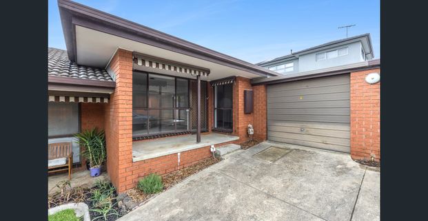 Private and Contemporary Living Moments from Pako and the Waterfront - Photo 1