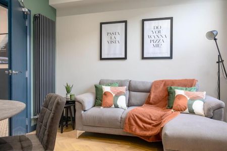 Room 5, 12 Jocelyn Gardens, Belfast, BT6 9BA - Photo 3