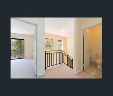 Spacious 3x2 Townhouse - Photo 6