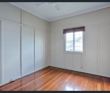 Charming Annerley Classic. Your Perfect Home Awaits - Photo 3