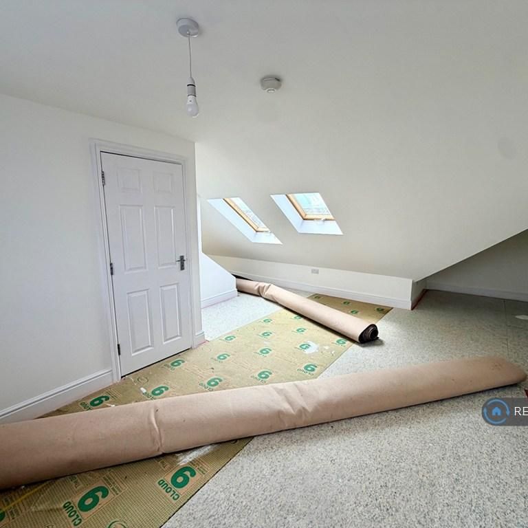 4 bedroom flat to rent - Photo 1