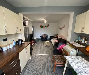 5 bedroom private hall to rent - Photo 2