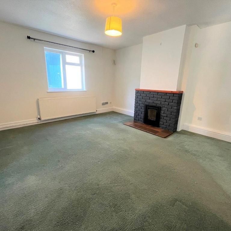 3 bedroom semi-detached bungalow to rent - Photo 1