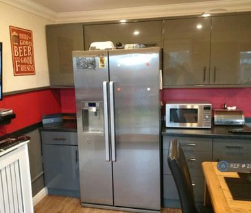 1 bedroom in a house share to rent - Photo 4