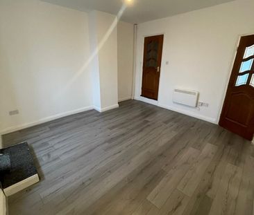 1 bed Apartment - To Let - Photo 4