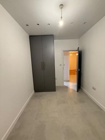 3 bedroom flat to rent - Photo 3