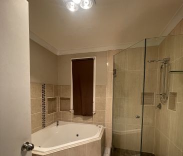 3 Bedroom House in West Dubbo - Photo 6