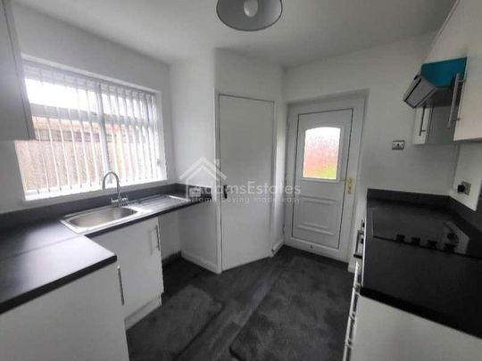 Squirrel Hall Drive, Dewsbury, WF13 - Photo 1