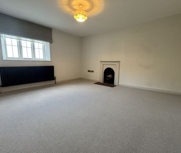 4 bedroom detached house to rent - Photo 2