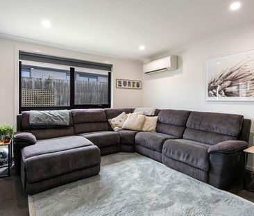 Modern home in Penguin - Photo 3