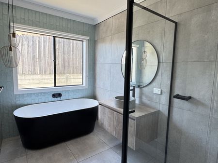 Luxury Family Home - Photo 2