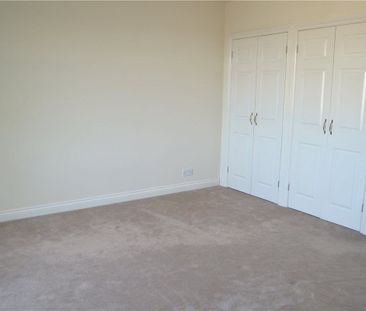 Spacious light and airy 2 bedroom split level maisonette in a centr... - Photo 5