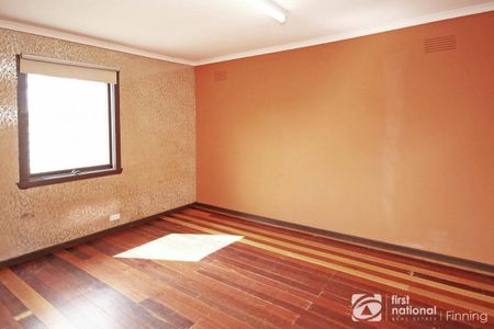 CENTRALLY LOCATED FAMILY HOME WITH BUNGALOW - Photo 5