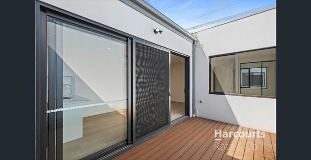 Spacious 3-Bedroom Home with Modern Amenities in Wollert - Photo 1