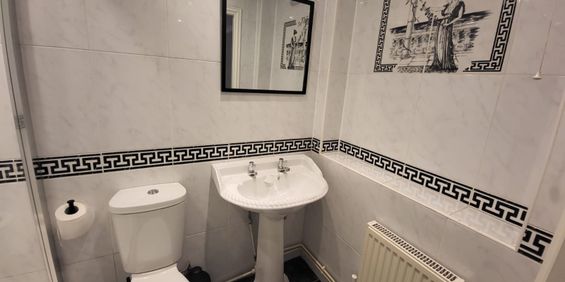 Clifton Mount Room 4 - Photo 3