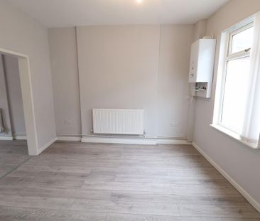 3 bedroom end of terrace house to rent - Photo 1