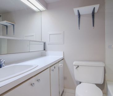 1975 Maisonneuve Blvd West - Photo 1