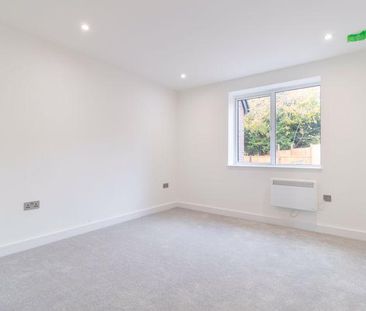 4 bedroom terraced house to rent - Photo 3