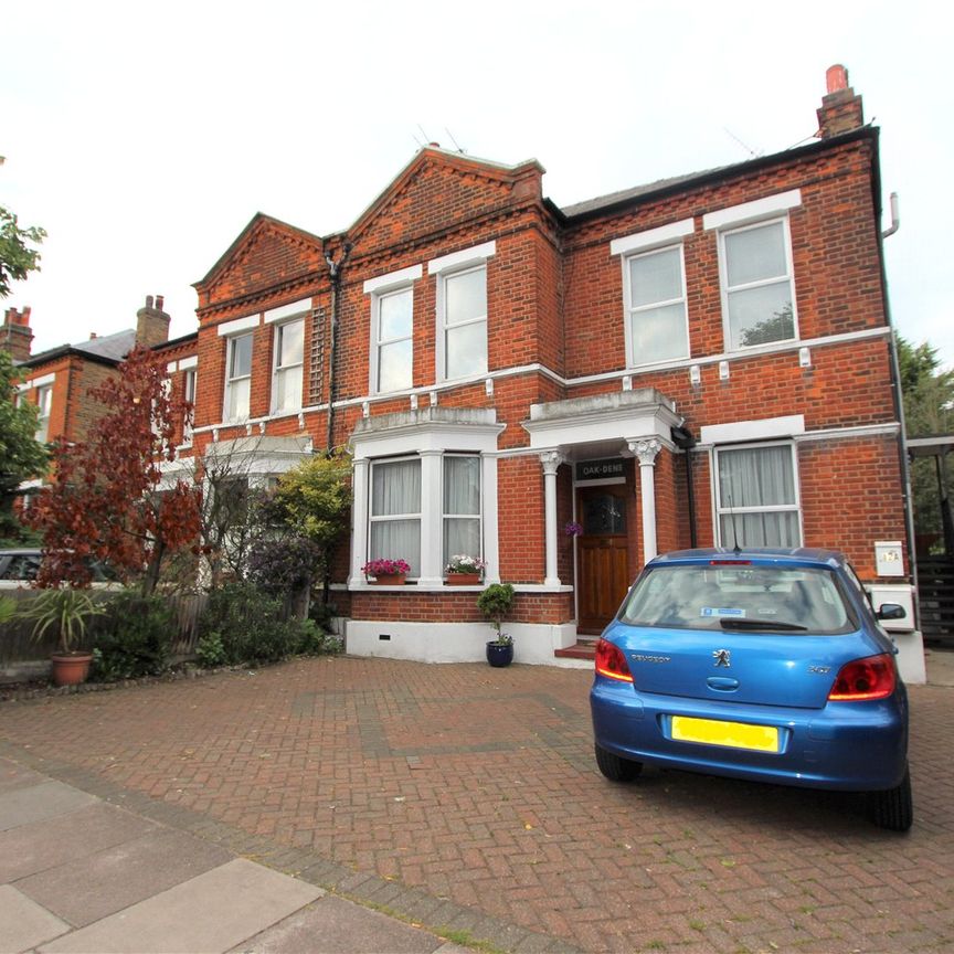 Station Road, N21, London - Photo 1