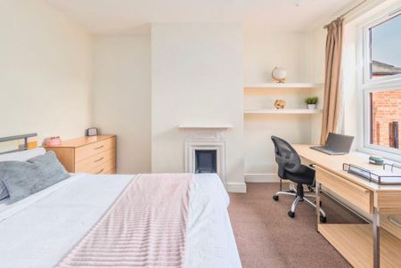 3 bedroom terraced house to rent - Photo 2