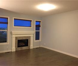 Well maintained Beautiful 2-Storey 3 bdrms Home in Evanston! - Photo 2