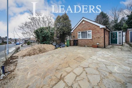 3 bedroom bungalow to rent Deep Denes, Luton, LU2 - Photo 2