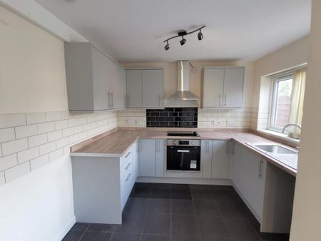 3 bedroom semi-detached house to rent - Photo 5