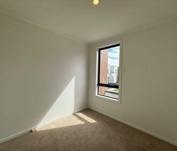 Modern Family Home in Wollert with 4 Bedrooms - Photo 3