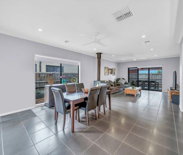 Family Entertainer! - Photo 1