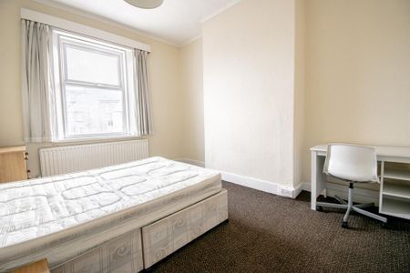 3 bedroom terraced house to rent - Photo 4