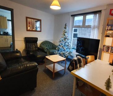 2 bedroom flat to rent - Photo 3