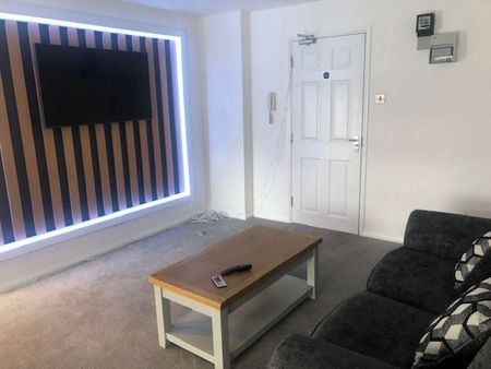 1 bedroom in a house share to rent - Photo 3