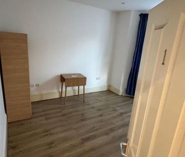 1 bedroom in a house share to rent - Photo 6