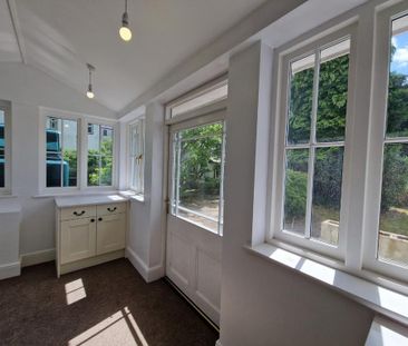 4 bedroom detached house to rent - Photo 2