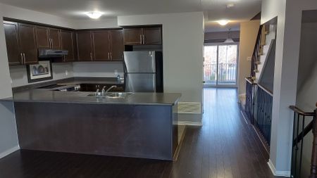 For Lease - 5725 Tenth Line Unit# 8, Mississauga, Ontario - Photo 2