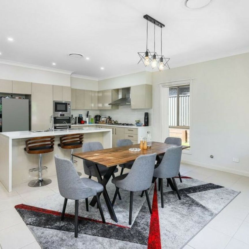 Stunning Home 4 Bedroom Home - Photo 1
