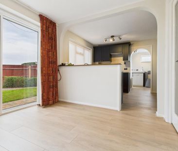 4 bedroom detached house to rent - Photo 3