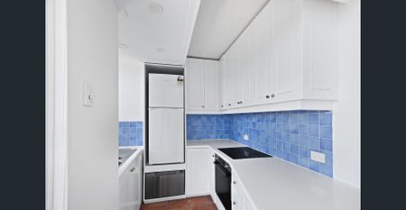 LOFT STYLE LIVING WITH PANORAMIC VIEWS OF SYDNEY HARBOUR - Photo 3