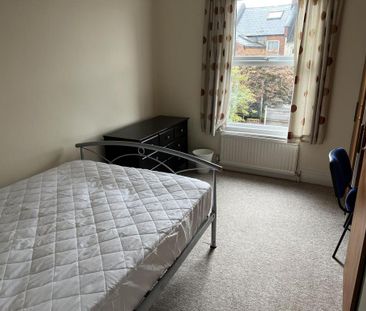 4 bedroom terraced house to rent - Photo 2