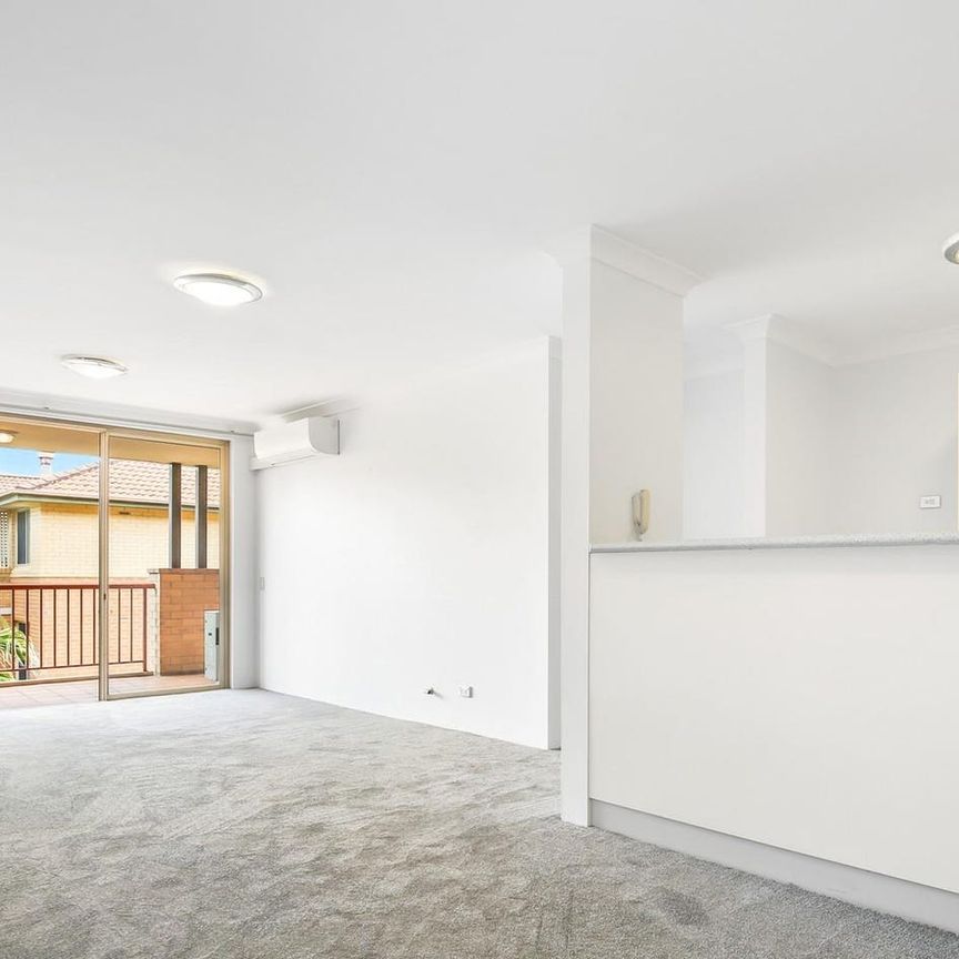 Stunning Two Bedroom Apartment! - Photo 1