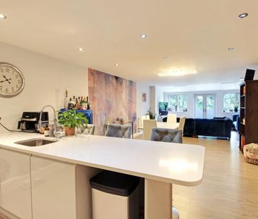 4 bedroom semi-detached house to rent - Photo 3