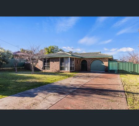11 Nutcher Way, Parmelia, WA 6167 - Photo 2