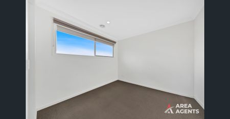 Spacious Family Home in Prime Mickleham Location! - Photo 5
